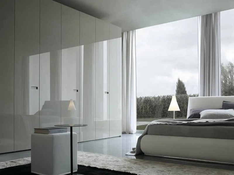Garde-robe plate à haute brillance minimaliste de chambre à coucher en bois solide avec de belles conceptions