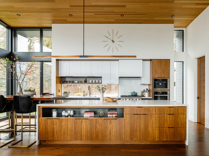 Armoires de cuisine à panneau plat de finition en bois de placage de style moderne avec comptoir blanc