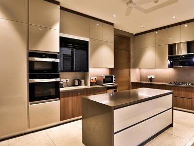 Modern Glossy Kitchen Cabinets