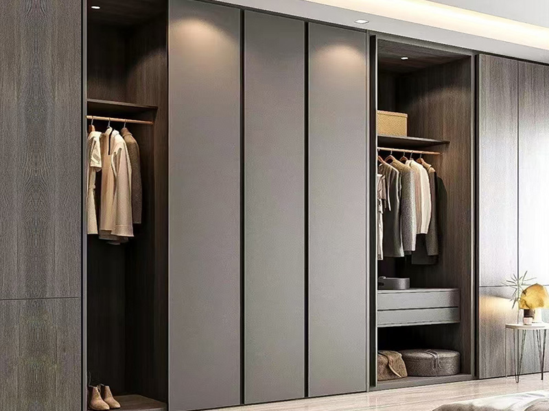 Solutions intelligentes pour petites armoires de chambre à coucher pour maximiser l'espace