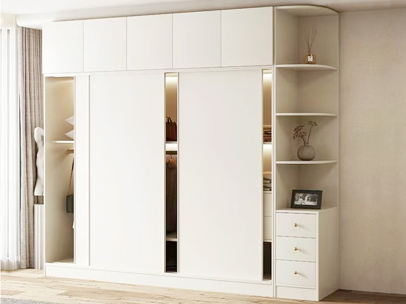 Armoire de chambre à coucher en bois brillant avec portes coulissantes, design haut de gamme